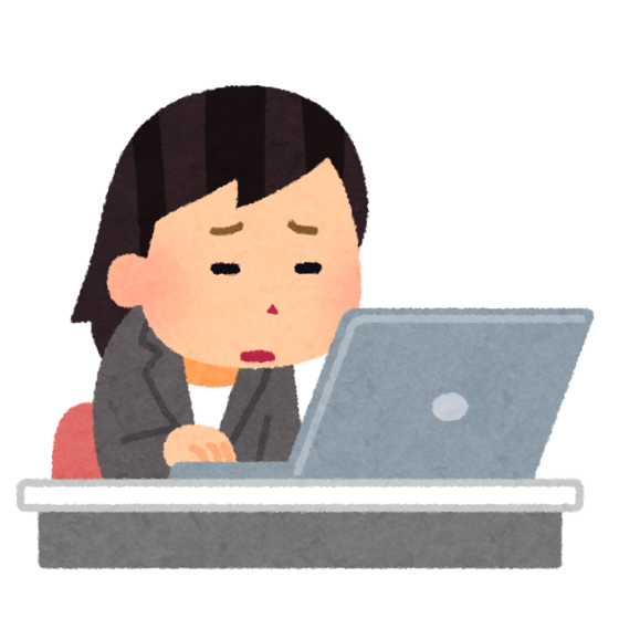 疲れた表情でパソコンを見る会社員